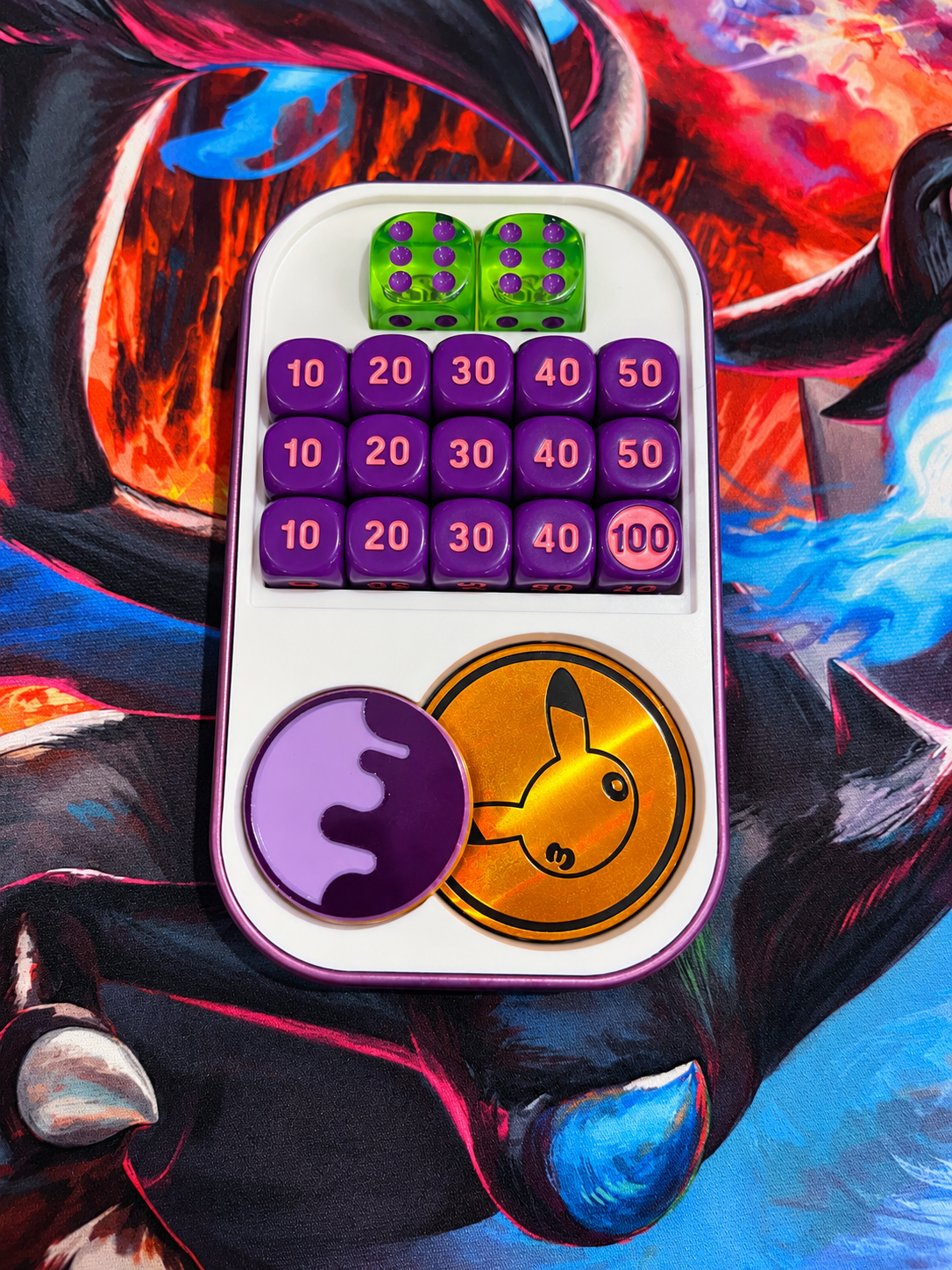 The white Original insert in a Mini Tin, filled: two dice in the top compartment, fifteen damage counter dice in the central tray, and a marker and a coin in the round recesses.